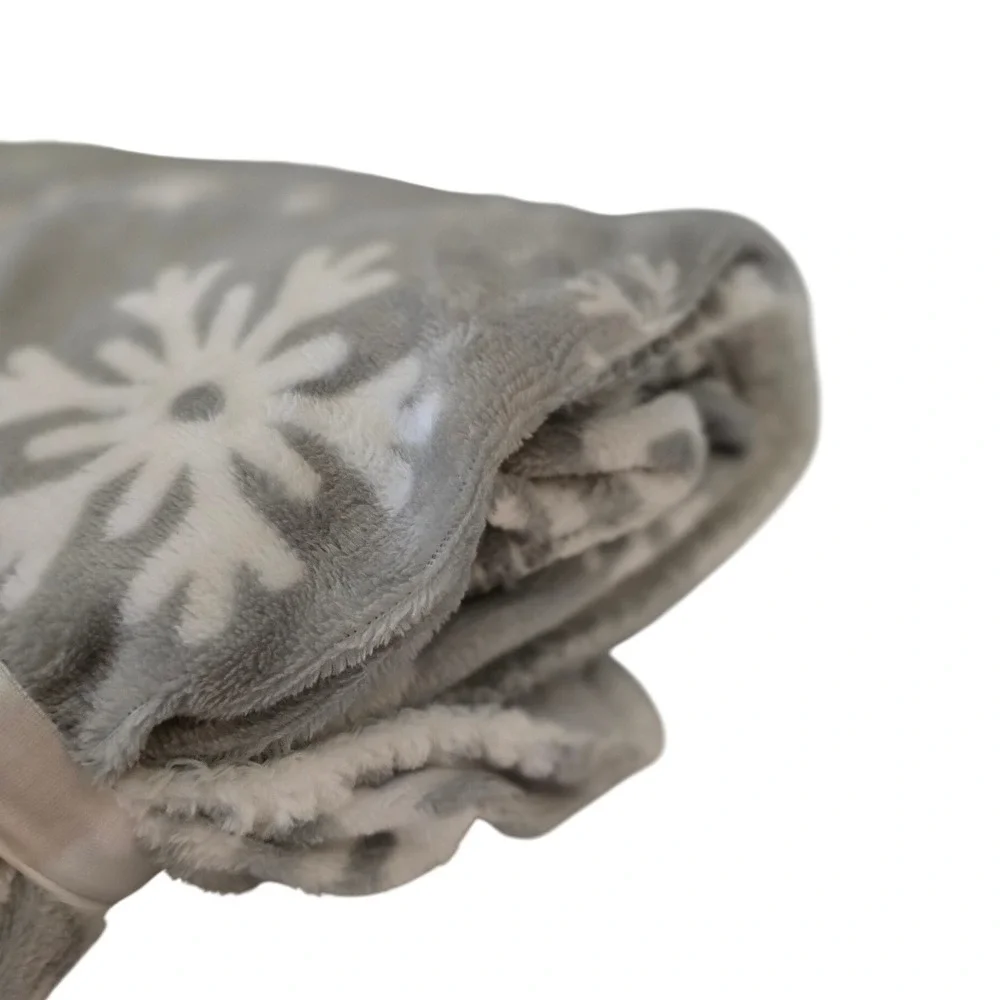 Grey White Snowflake Plush Fleece Throw Blanket Holiday Winter Decor Gift NWT
